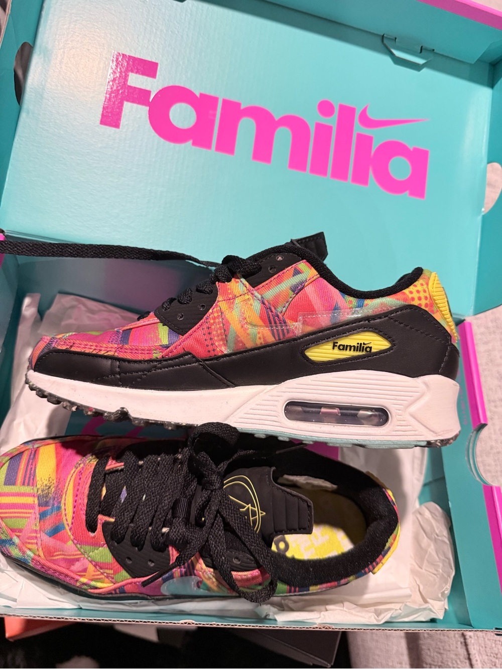 Nike Air women/unisex Multicolor Sneakers with Black and Yellow Details size6.5